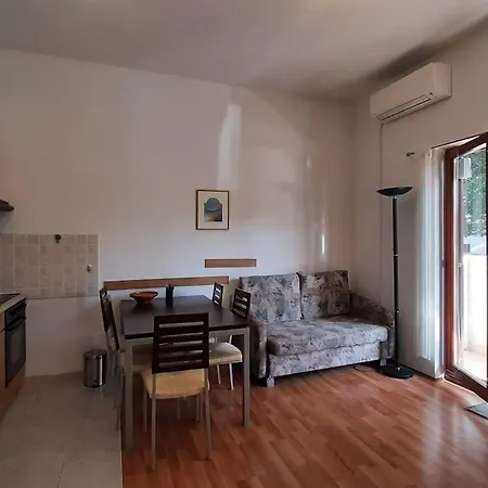 Quiet & Lovely Apartment-icici