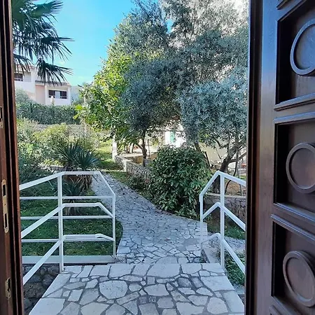 Quiet & Lovely Apartment-icici Lejlighed